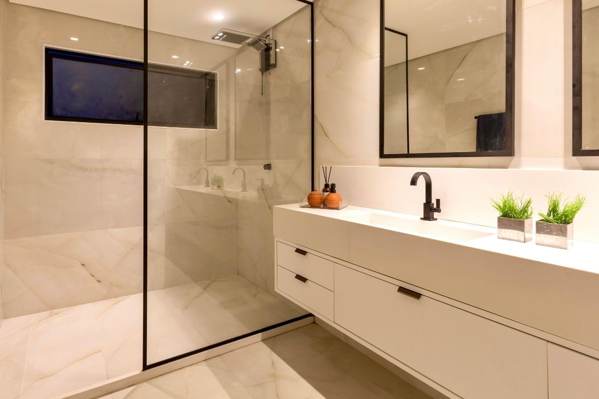 piso-marmore-casa-resina-ecologica-empresa-recuperacao-pisos-sp
Restauração de piso de mármore: resgate a elegância original do seu piso com a Resina Ecológica
Antes de considerar a substituição completa do piso, uma alternativa dispendiosa e trabalhosa, saiba que a restauração profissional oferece um caminho muito mais vantajoso.
Na Resina Ecológica, nos dedicamos a devolver toda a elegância original do seu mármore através de técnicas especializadas e equipamentos de última geração.
A restauração que realizamos evita o desperdício de substituição e entrega resultados que devolvem o aspecto original do piso, tudo isso com economia e mínimo transtorno.
Então, se você quer restaurar o piso de mármore da sua residência ou empresa, entre em contato conosco para um orçamento sem compromisso.
Descubra agora mesmo como podemos transformar seu espaço, resgatando todo o luxo que seu mármore merece exibir!