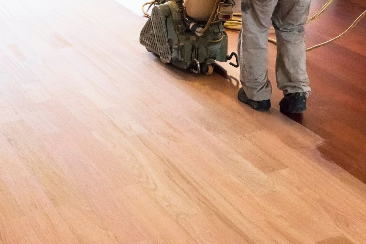 raspagem-piso-madeira-resina-ecologica-manutencao-restauracao-pisos-sao-paulo